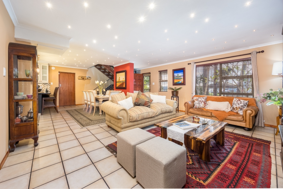 6 Bedroom Property for Sale in Brackenfell South Western Cape